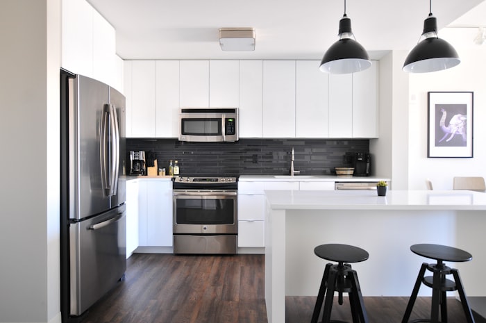 Modern flat-panel white kitchen cabinetry